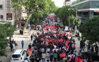 İnegöllü Gençler 19 Mayıs Coşkusunu Sokaklara Taşıdı