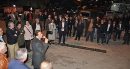 Ziyaretler mini mitinglere dönüşüyor