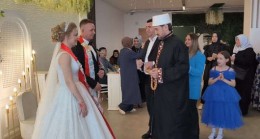 Arkadaşlarının düğününe böyle katıldılar