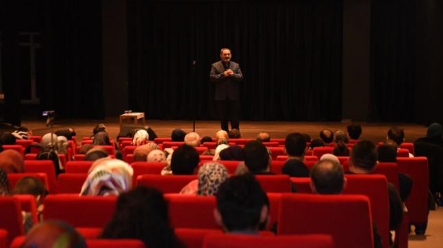 İnegöl’de Dursun Ali Erzincanlı İle Şiir Dolu Gece