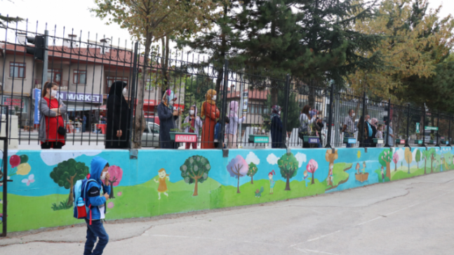 Seyreltilmiş sınıflarda yüz yüze eğitim başladı!