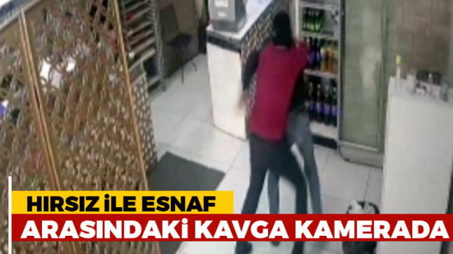 Hırsız ile esnaf arasındaki kavga görüntülendi