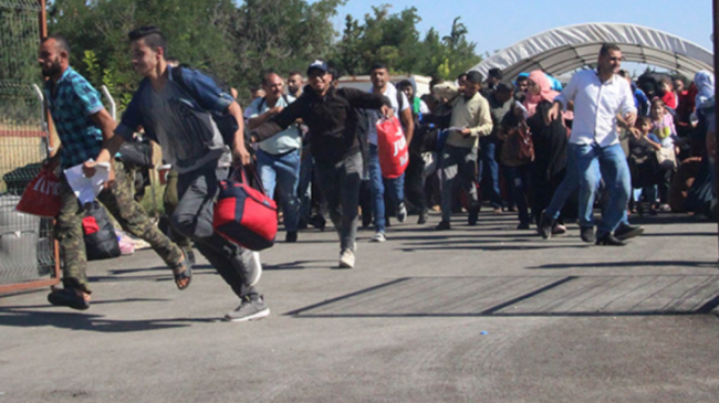 Suriyeliler yakınlarını görmek için ülkelerine gitmeye başladı