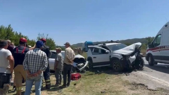 Bursa’da iki otomobil kafa kafaya çarpıştı: 5 yaralı